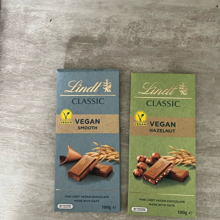 photo of Lindt Vegan Smooth and Hazelnut Chocolate shared by @sarbearcor on  28 Dec 2023 - review