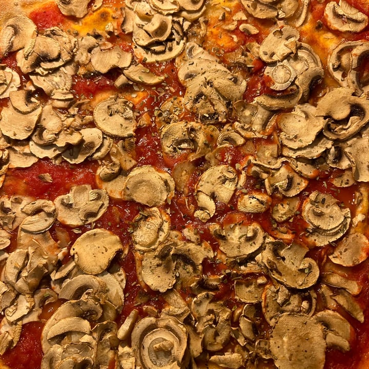 photo of PIZZERIA OLIVA Pizza Rossa Con Funghi shared by @federego77 on  15 Apr 2024 - review