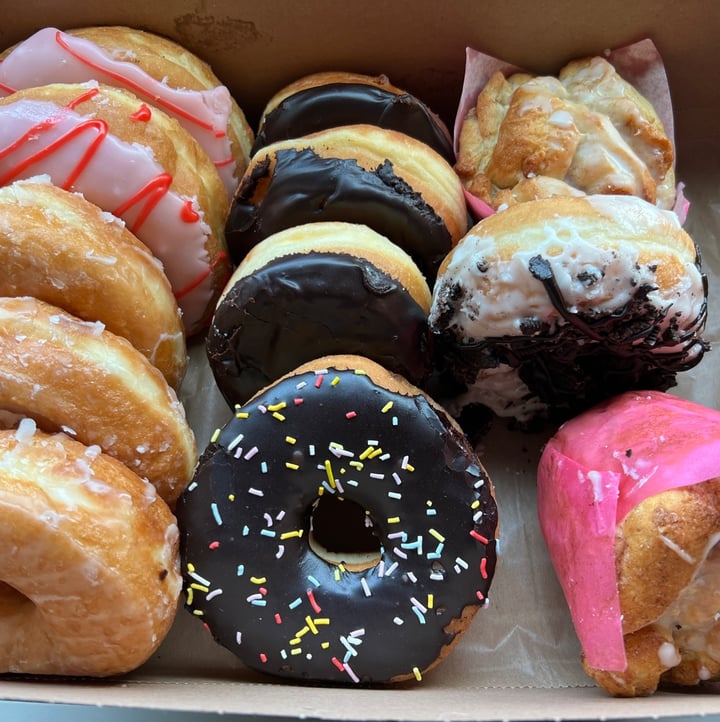 photo of Lovebirds Donuts Boston Cream Donut shared by @alohabailey on  23 Jul 2024 - review