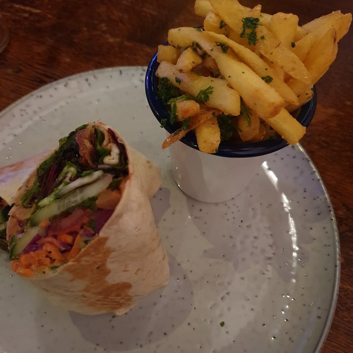 photo of Cosmic Kitchen Jackfruit Gyros shared by @laurenmitchell on  12 Mar 2024 - review
