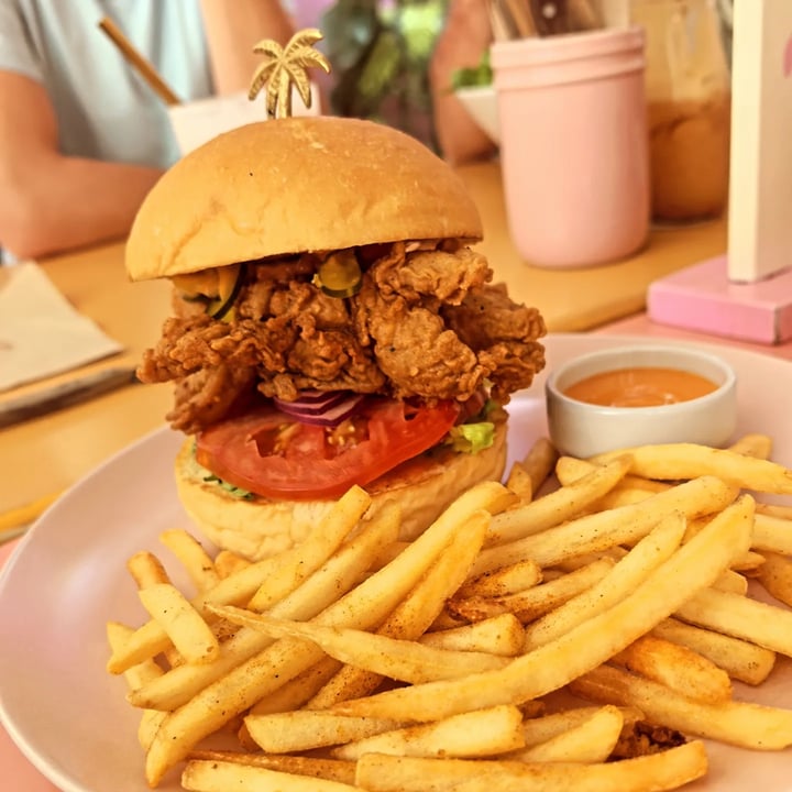 photo of KYND COMMUNITY Chick*n Zinger Burger shared by @stefietokee on  20 Jan 2025 - review