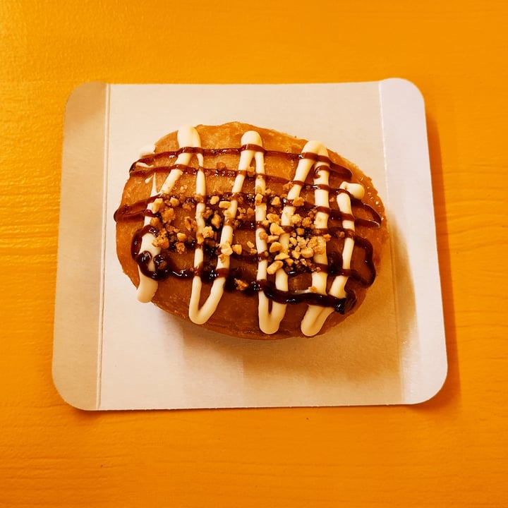photo of Vonuts Vegan Donut de chocolate blanco y cacahuete shared by @rominaguch on  22 Dec 2023 - review