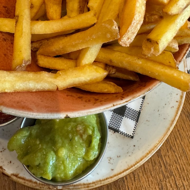 photo of QMUH Ulm patate fritte e guacamole shared by @francescalattanzi on  12 Aug 2024 - review