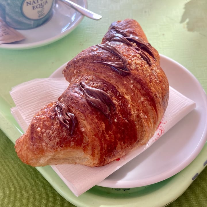 photo of Feliz Cafè di Giusy e Naila s.n.c. Croissant Crema di Nocciole shared by @asiayportia on  17 Aug 2023 - review