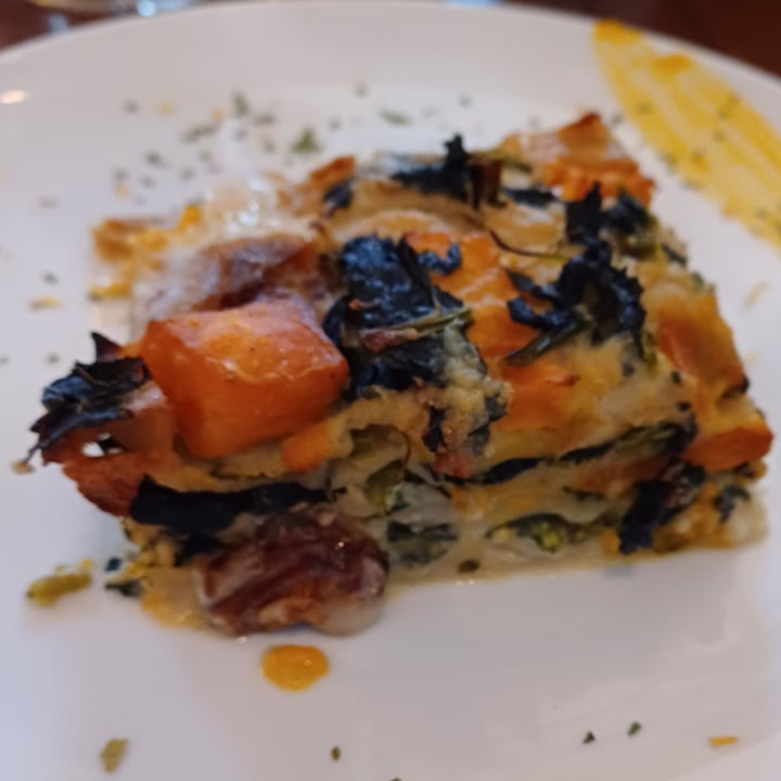 photo of Samsara e Volta Rossa Lasagne di cavolo nero, zucca e noci shared by @miocillo0 on  07 Jan 2024 - review