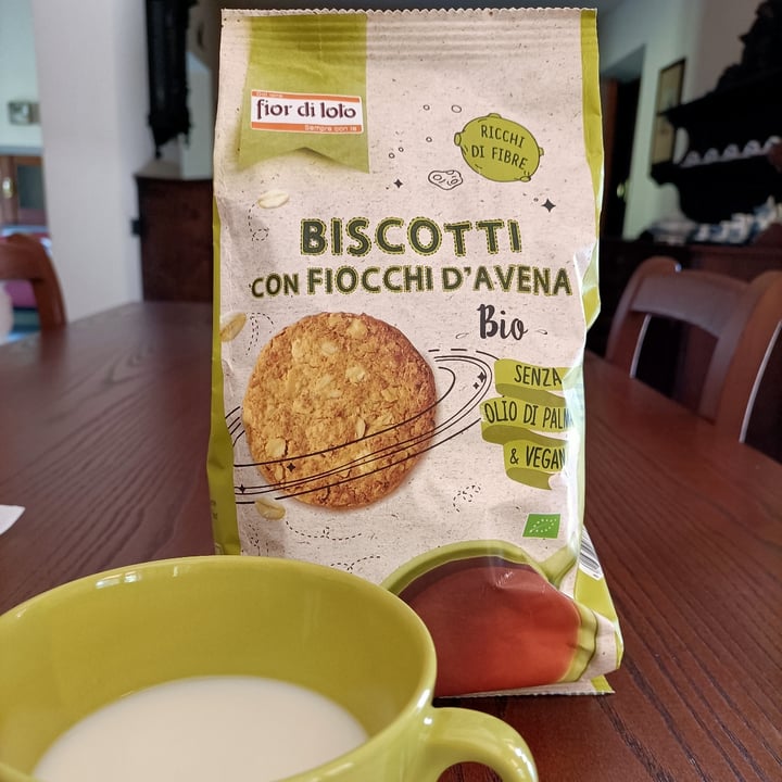 photo of Fior di Loto Biscotti con fiocchi d'avena shared by @valeriedarkblue on  11 Aug 2025 - review