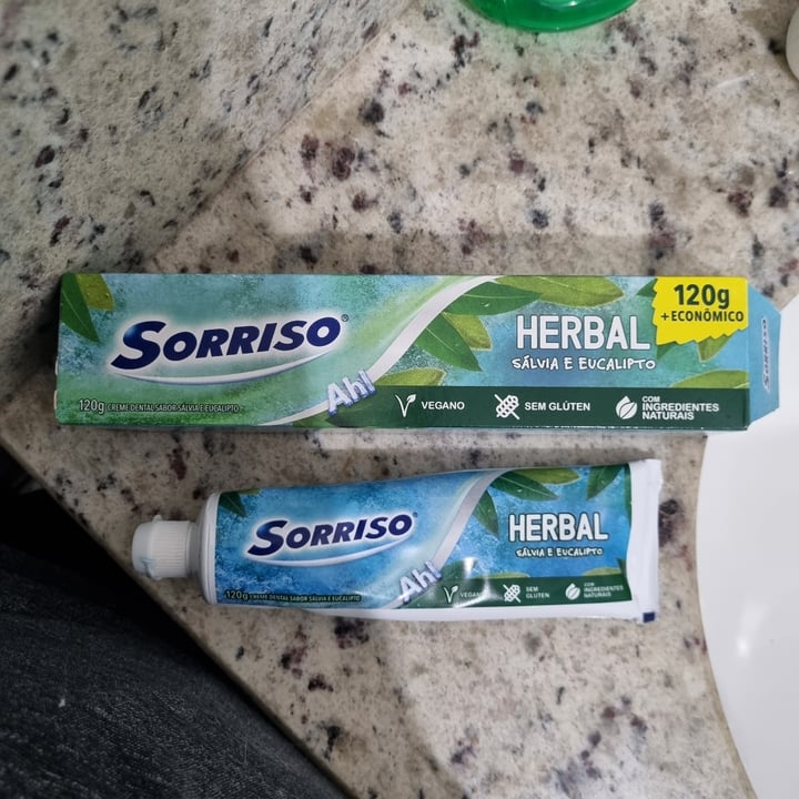 photo of Sorriso Herbal Creme Dental Salvia e Eucalipto shared by @adrianveg on  03 May 2024 - review