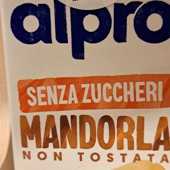 photo of Alpro bevanda mandorla senza zuccheri shared by @athoucha on  22 Apr 2024 - review