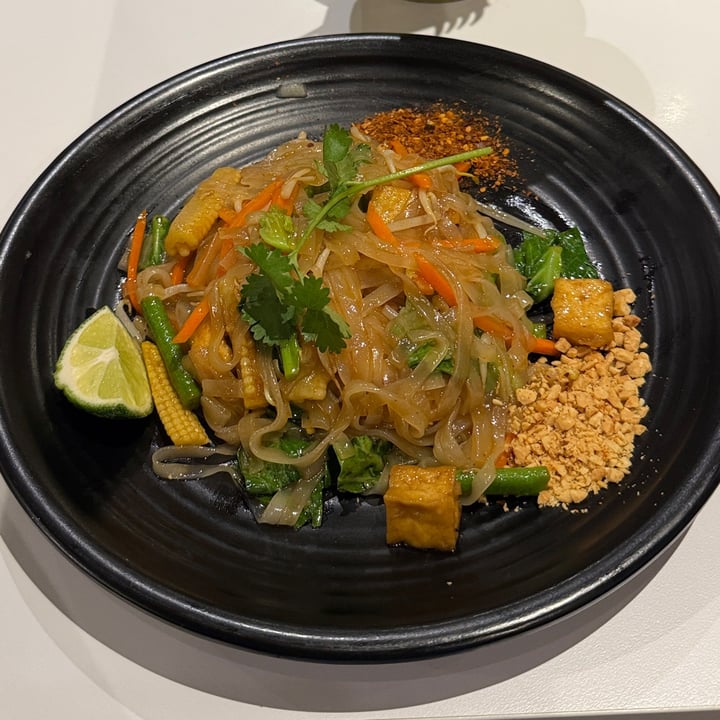 photo of ThaiExpress - Raffles City Vegetarian pad Thai (made vegan) shared by @belovedtoad09 on  06 Oct 2025 - review