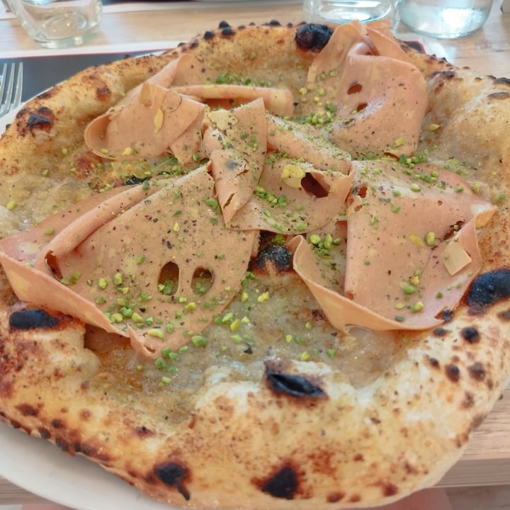 photo of Pizzeria FratelliBruno pizza pistacchio e mortadella shared by @nausi78 on  20 Aug 2024 - review
