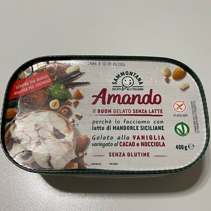 photo of Amando gelato alla vaniglia variegato al cacao e nocciole shared by @alexre on  30 Jun 2024 - review