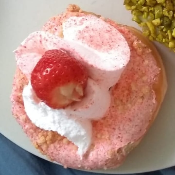 photo of Brammibal's Donuts Strawberry Creme shared by @sun4smile on  20 May 2024 - review