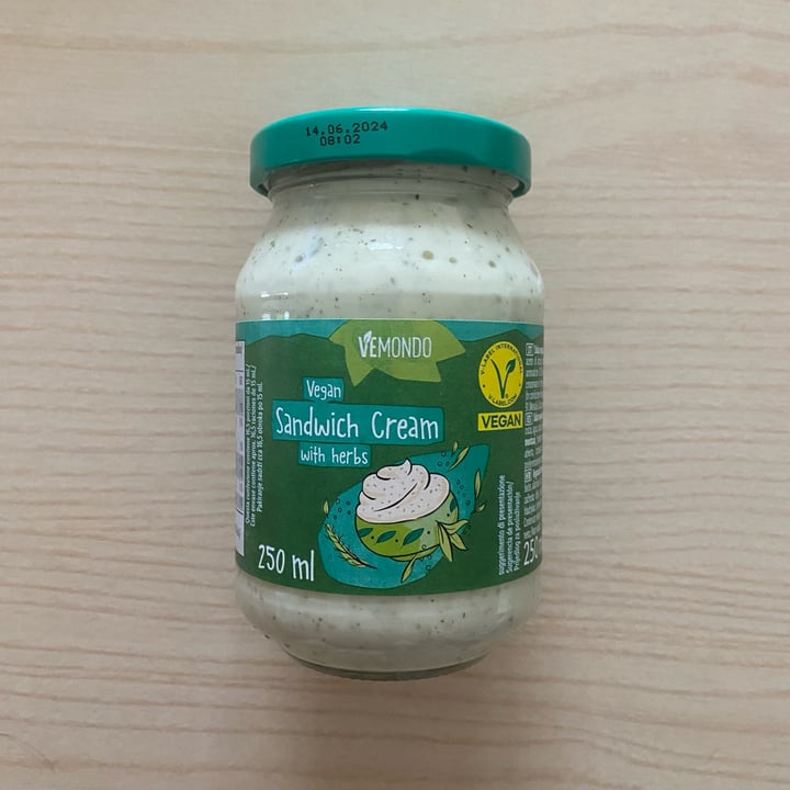 photo of Vemondo Vegan sandwich cream with herbs shared by @isabella7 on  23 Aug 2023 - review