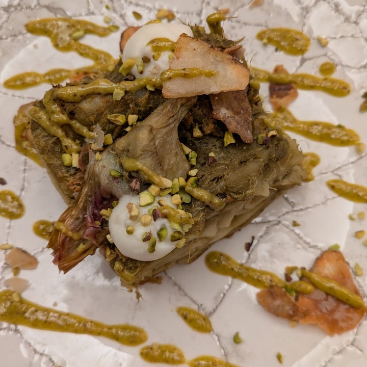 photo of Rifugio Romano Lasagna con carciofi, besciamella di topinambur, pistacchio e chips di topinambur shared by @giu981 on  13 Jul 2025 - review