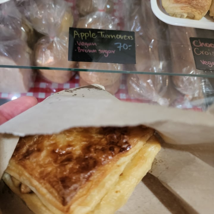 photo of Da's Home Bakery Apple Turnover shared by @teamaldous on  21 Apr 2024 - review