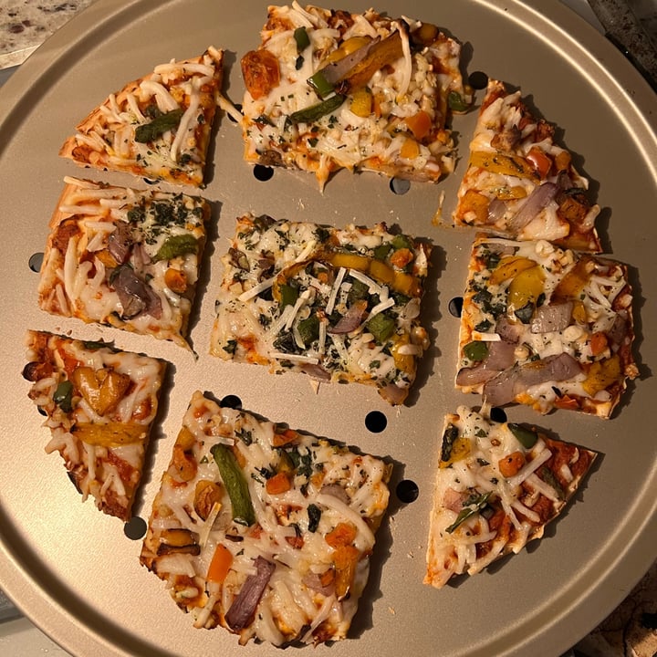 photo of Daiya Fire-Roasted Vegetable Pizza shared by @ksvegan17 on  28 Aug 2023 - review