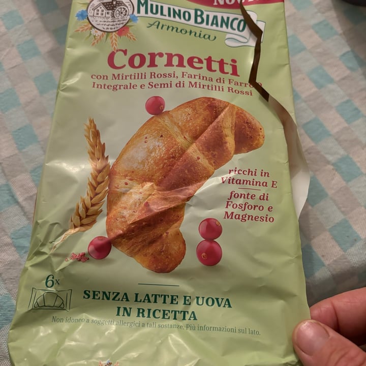 photo of Mulino Bianco Cornetti con Mirtilli Rossi, Farina di Farro Integrale e Semi di Mirtilli Rossi shared by @fabrizio71 on  29 Jun 2024 - review