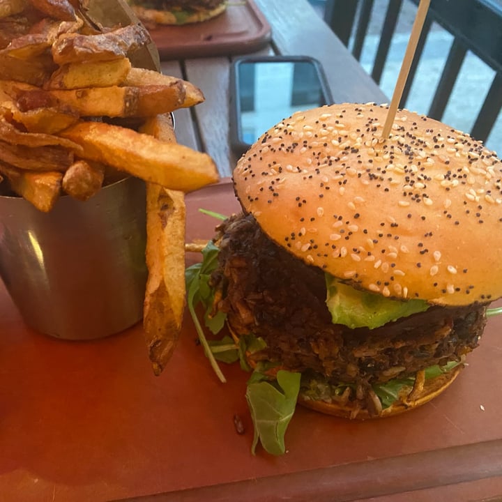 photo of HAMBRGR Downtown The Nut Job 2.0 shared by @babycows on  12 Sep 2023 - review