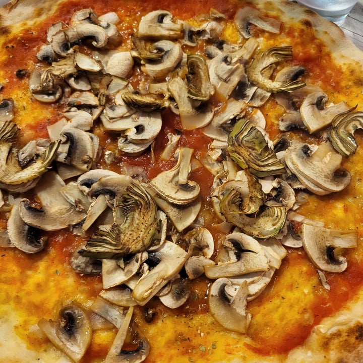 photo of Pizzeria BIANCA Marinara con funghi e carciofi shared by @francy82 on  10 Nov 2024 - review