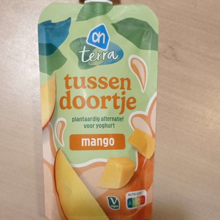 photo of Albert Heijn terra tussendoortje plantaardig alternatief voor yoghurt mango shared by @nuriawashungry on  04 May 2024 - review