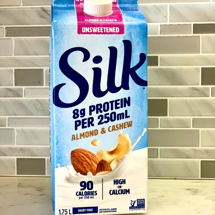 photo of Silk Almond and cashew milk shared by @veganvanman on  10 May 2024 - review