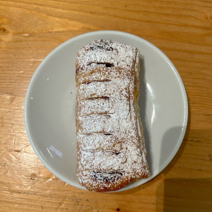 photo of Cooofe - Elnòs Shopping (BS) Strudel al ribes shared by @rumakaur on  21 Sep 2023 - review
