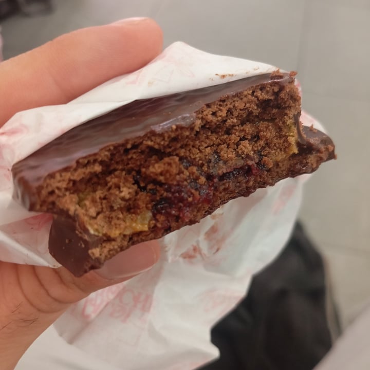 photo of Valdiloche Alfajor De Guindas shared by @omarchelechg on  03 Oct 2025 - review