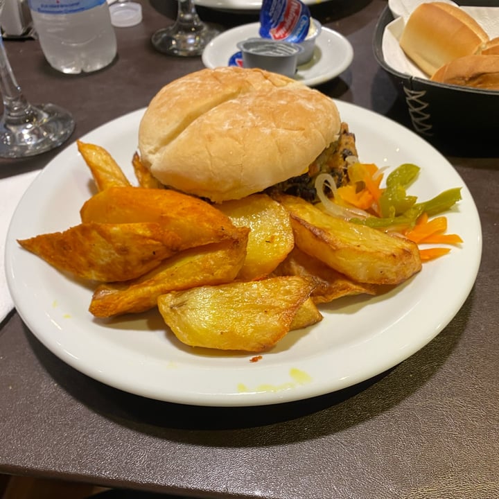 photo of Justo Urquiza hamburguesa vegana shared by @victorialopez on  28 Dec 2023 - review
