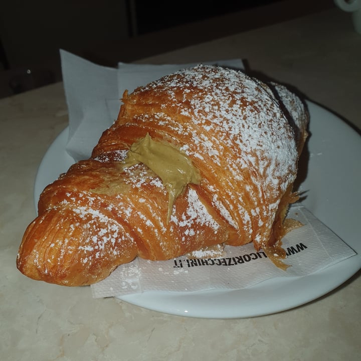 photo of Omnia Bar Croissant Farcito Al Pistacchio shared by @zianena on  22 Sep 2025 - review