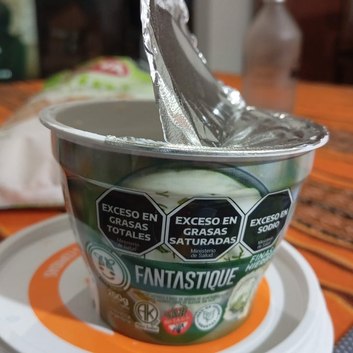 photo of Felices Las Vacas Queso Untable Fantastique Finas Hierbas shared by @ayizurita on  15 Jan 2025 - review