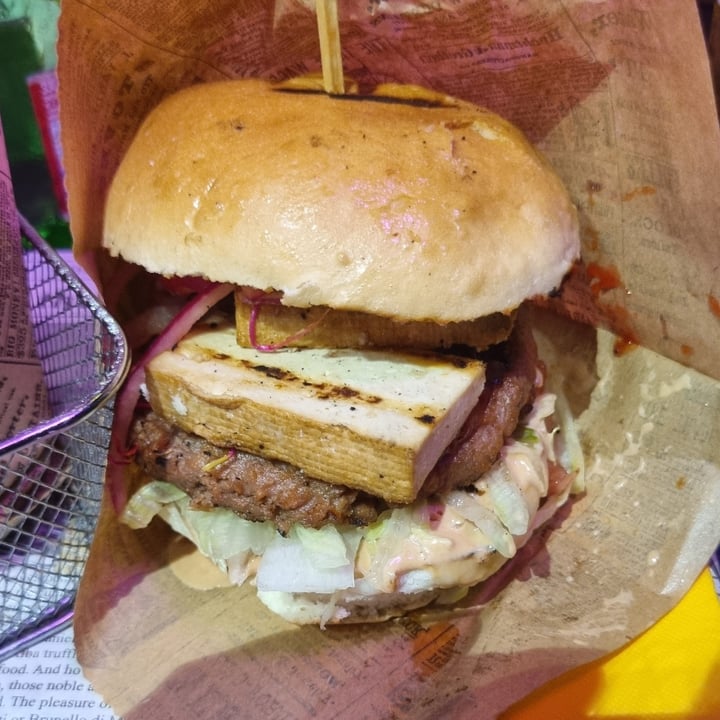 photo of Burger Bar Almost Famous Veggie Cheese Burger shared by @fraveg on  25 Jul 2025 - review