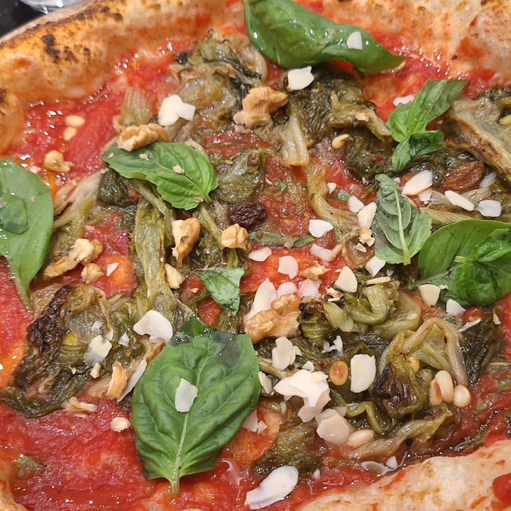 photo of Anticus pizza scarolina shared by @stefyveg on  03 May 2025 - review