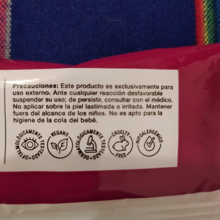 photo of Violetta cosméticos Toallitas húmedas desmaquillantes. Frutos rojos shared by @psialeilla on  30 Aug 2023 - review