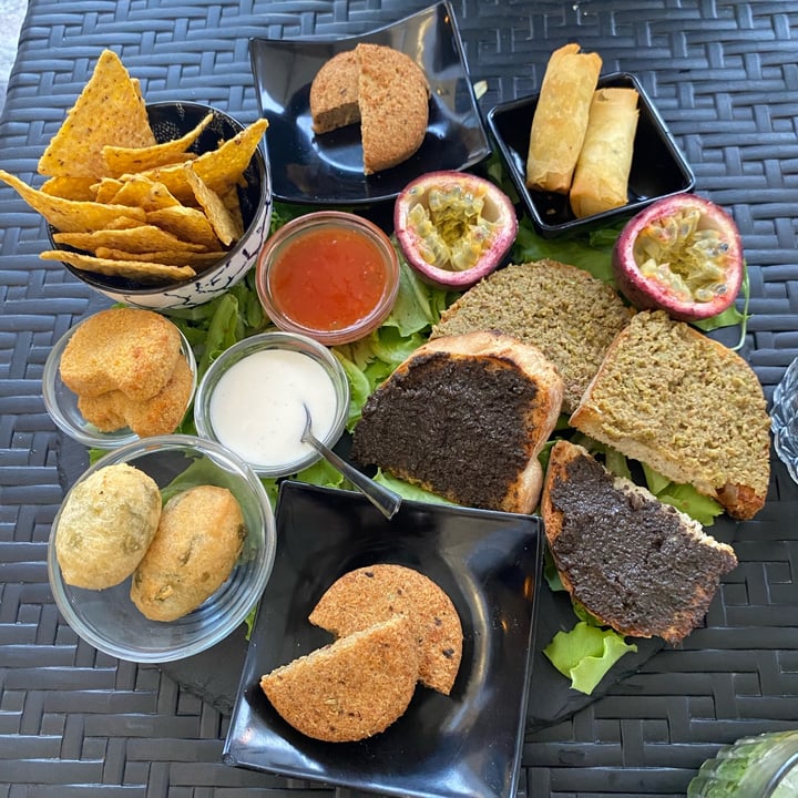 photo of Moonshine Lounge Bar Aperitivo vegano shared by @morgana3011 on  04 Aug 2025 - review