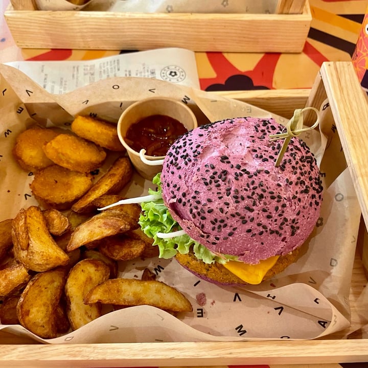 photo of Flower Burger Cherry Bomb shared by @tenny88 on  07 May 2024 - review