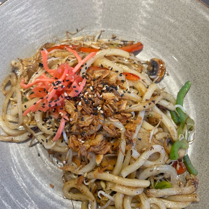 photo of Wagamama Yaki udon con verdure e funghi shared by @elyvee on  02 Jan 2025 - review