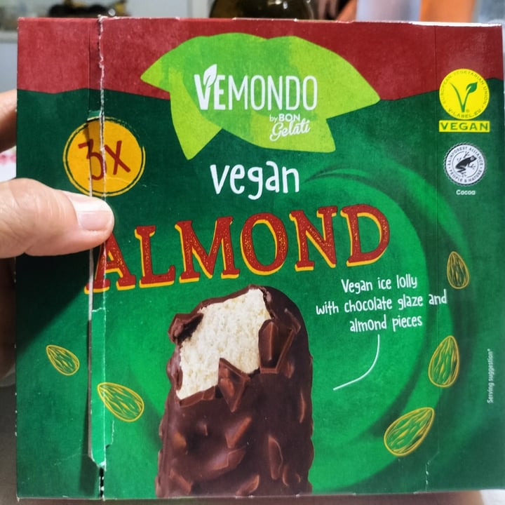 photo of Vemondo gelato almond shared by @bruinichiara on  03 Oct 2023 - review