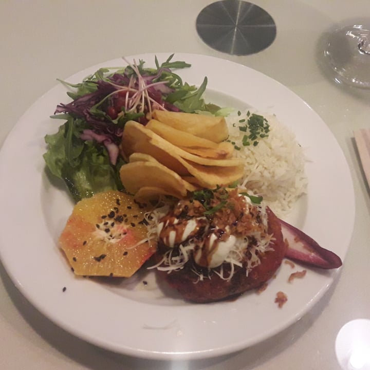 photo of Organi Chiado Vegan burger shared by @gabinboy on  19 Mar 2025 - review