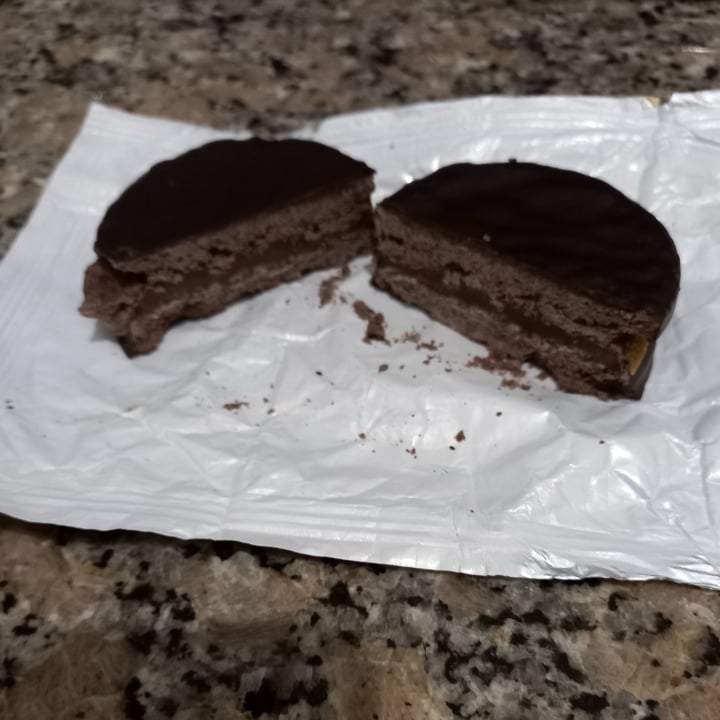 photo of Felices Las Vacas Alfajor Negro shared by @-fa on  01 Oct 2025 - review