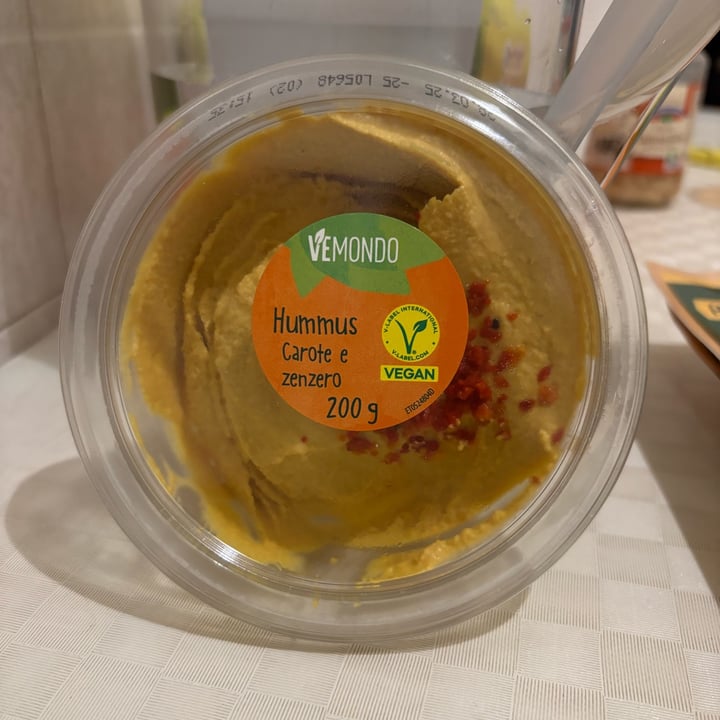 photo of Vemondo hummus carote e zenzero shared by @icon86 on  20 Mar 2025 - review