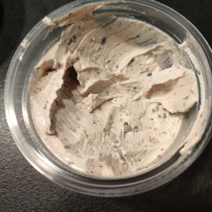 photo of Smooth creamery Smooth Olive & Oregano shared by @giorgiad on  14 Jan 2024 - review