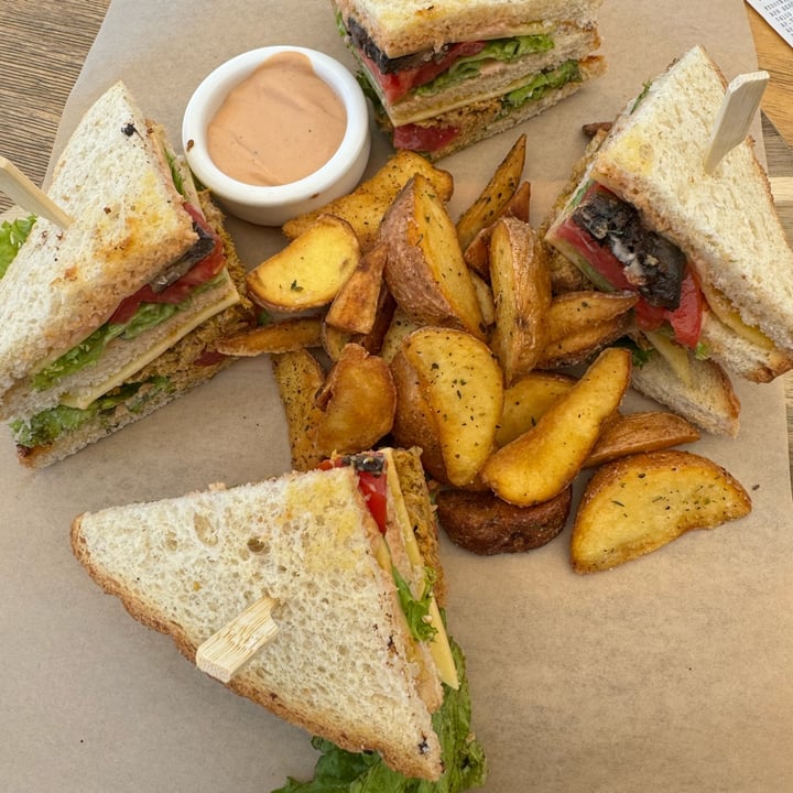photo of Loco vegan snack bar Club Sandwich shared by @malte242 on  26 Sep 2024 - review