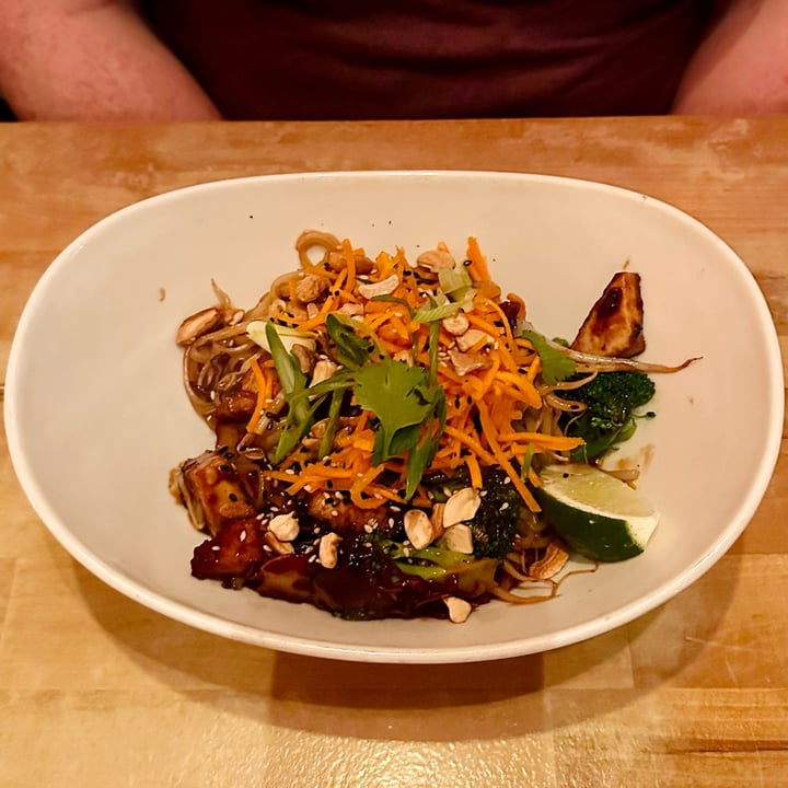 photo of MeeT in Yaletown Noodles Thai Bowl shared by @leratonsaveur on  29 Apr 2024 - review
