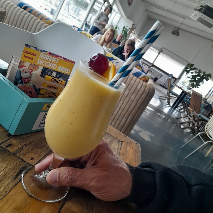 photo of Indonesian Banana Bar Tropical Mix Smoothie shared by @danielgl on  17 Dec 2024 - review