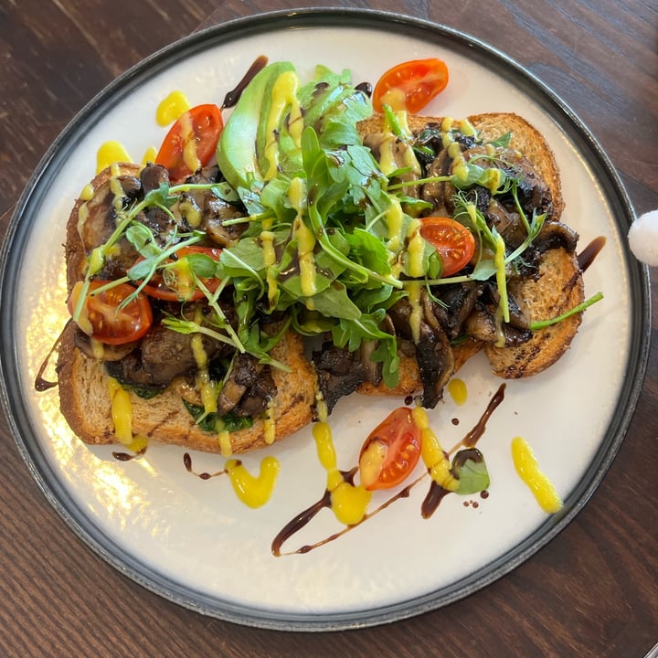 photo of Toe Beans Bassendean Ultimate Mushroom Bruschetta shared by @soy-orbison on  08 Oct 2023 - review