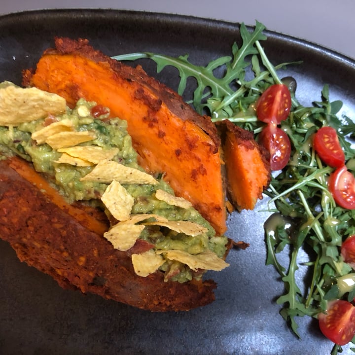 photo of Vegan's Prague Sweet Potato Filled With Guacamole shared by @silviaspi on  17 Feb 2024 - review