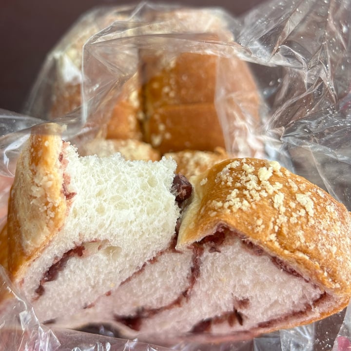 photo of Ijysheng Taoyuan International Airport Terminal 1 Red bean bread shared by @lookingforatreat on  30 Mar 2024 - review