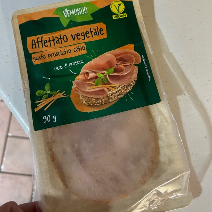 photo of Vemondo Affettato Vegetale Gusto Prosciutto Cotto shared by @iam_elissss on  10 Jul 2025 - review