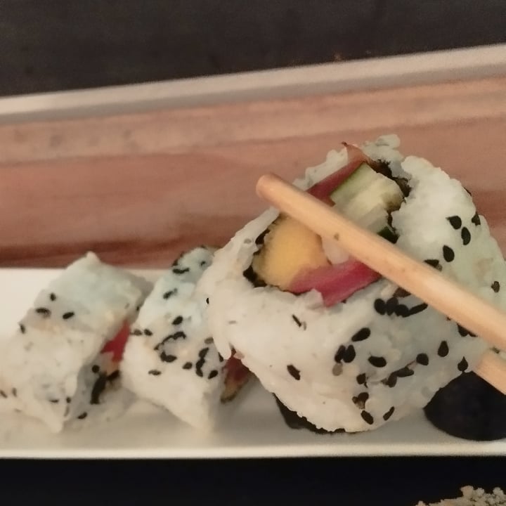 photo of Japa Vegana - Delivery japonês e asiático vegano Uramaki California shared by @lelelarcher on  22 Mar 2024 - review