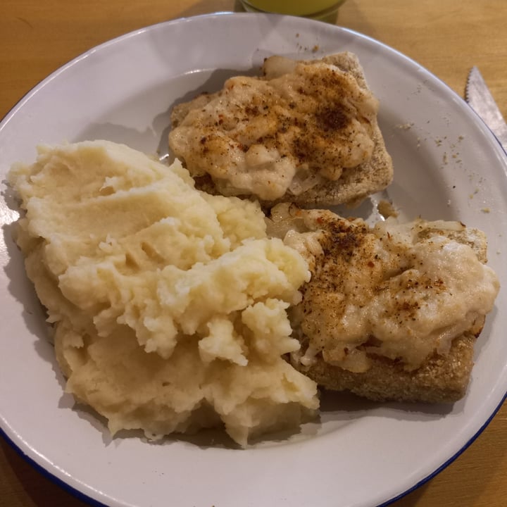 photo of Verde Pistacho Milanesa De Tofu a la Fugazzetta Con Puré De Papas shared by @acuello on  27 Nov 2023 - review